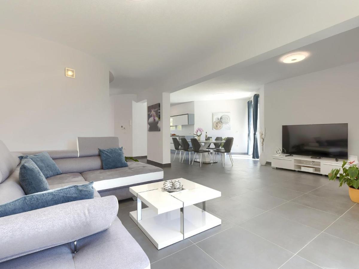Holiday Home Villa Gocci By Interhome Kmeti 外观 照片