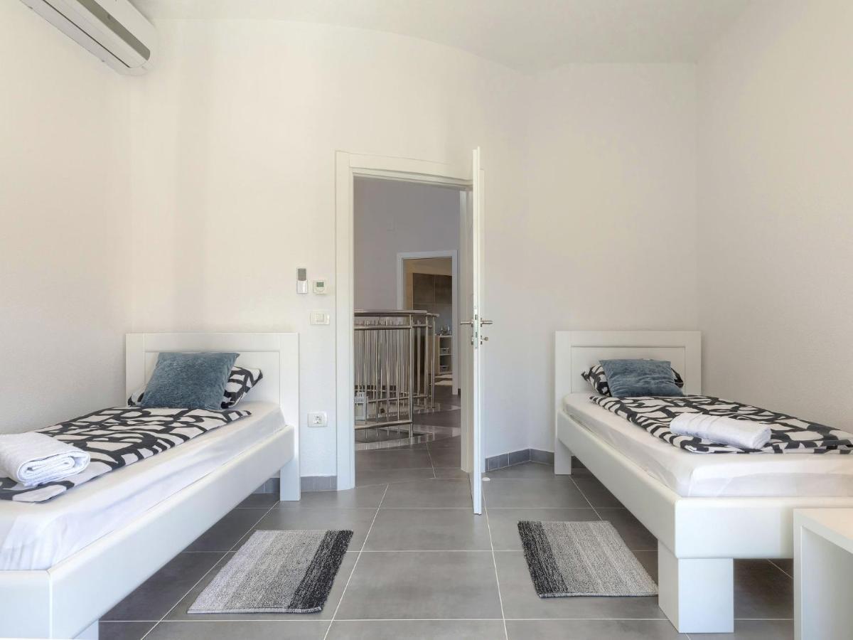 Holiday Home Villa Gocci By Interhome Kmeti 外观 照片