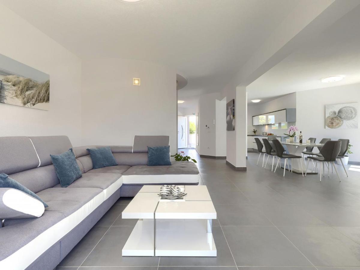 Holiday Home Villa Gocci By Interhome Kmeti 外观 照片